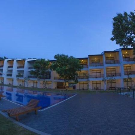 Grand Tamarind Lake カタラガマ エクステリア 写真